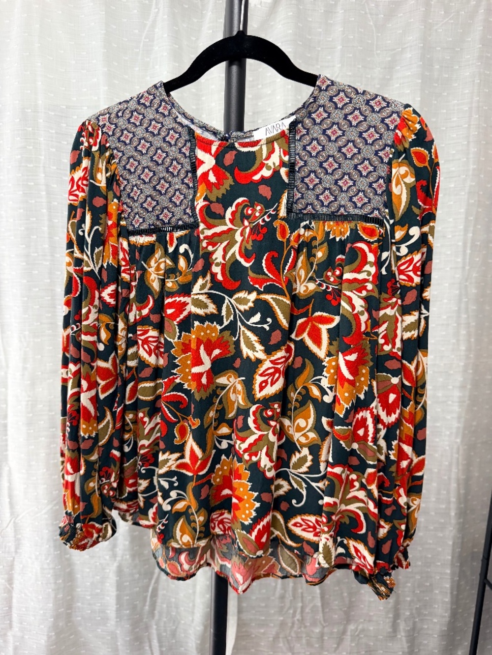 AVARA Long-Sleeve Top - M